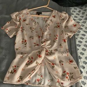 Floral print pink top, with twist
